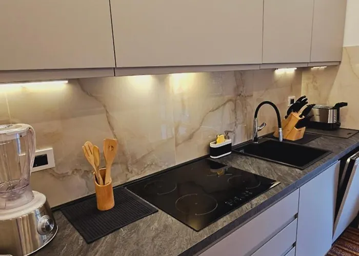 Little Paradise - - 2 Minuti Dal * Арона